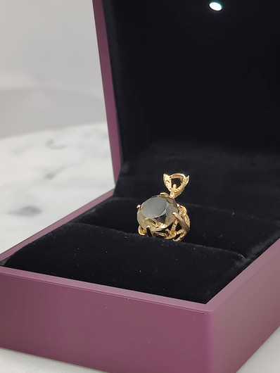 Vintage gold pendant with quartz 