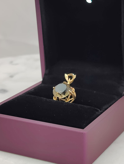 Vintage gold pendant with quartz 