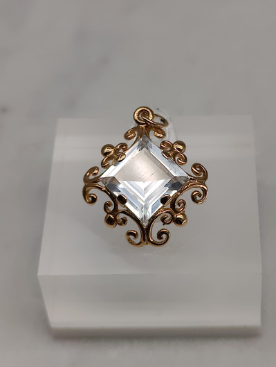 Vintage gold pendant with topaz