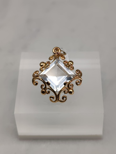 Vintage gold pendant with topaz