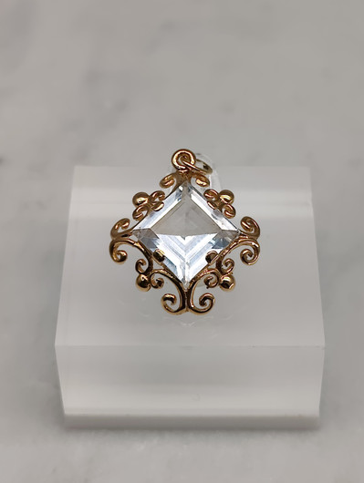 Vintage gold pendant with topaz