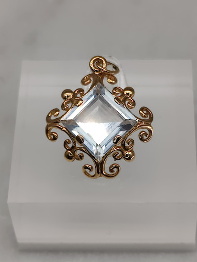 Vintage gold pendant with topaz
