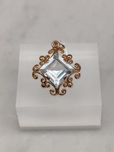 Vintage gold pendant with topaz