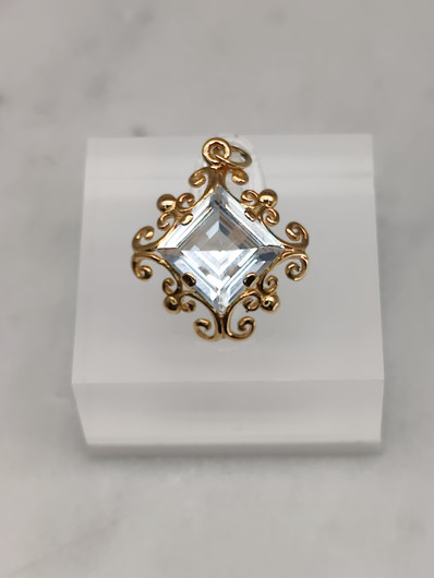 Vintage gold pendant with topaz