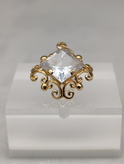Vintage gold pendant with topaz