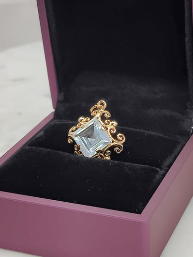 Vintage gold pendant with topaz
