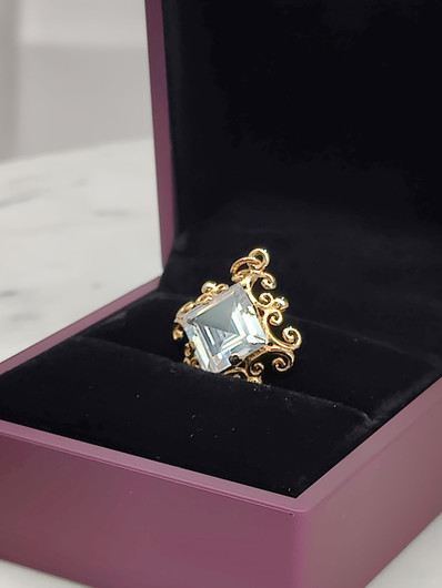 Vintage gold pendant with topaz