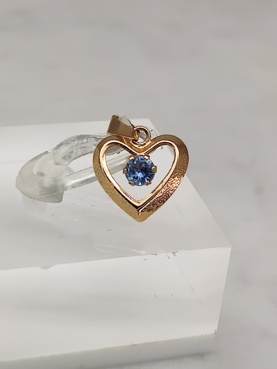 Vintage gold pendant with spinel