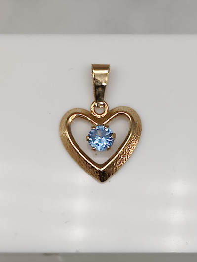 Vintage gold pendant with spinel