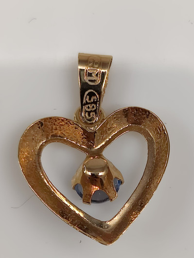 Vintage gold pendant with spinel