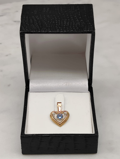 Vintage gold pendant with spinel