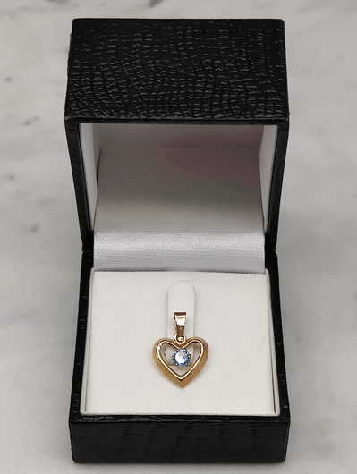 Vintage gold pendant with spinel