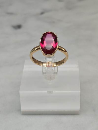 Vintage synthetic spinel gold ring  