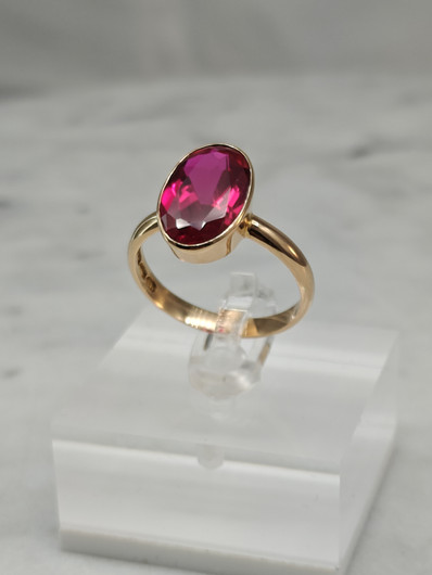 Vintage synthetic spinel gold ring  