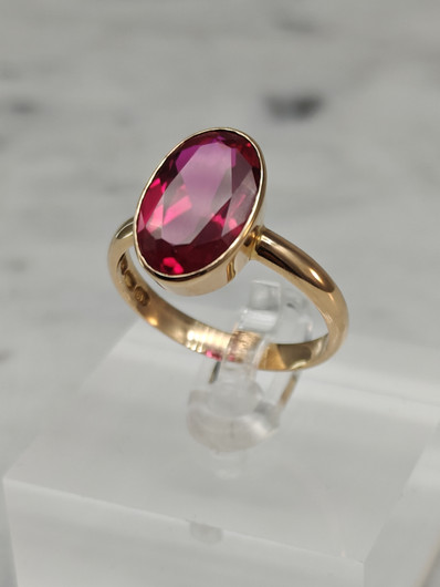Vintage synthetic spinel gold ring  