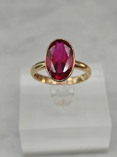 Vintage synthetic spinel gold ring  