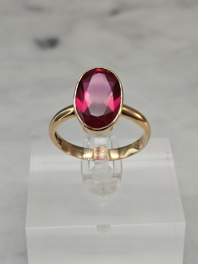 Vintage synthetic spinel gold ring  