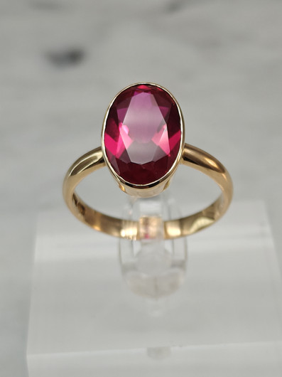 Vintage synthetic spinel gold ring  