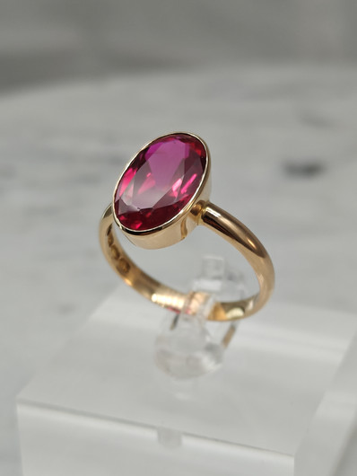 Vintage synthetic spinel gold ring  