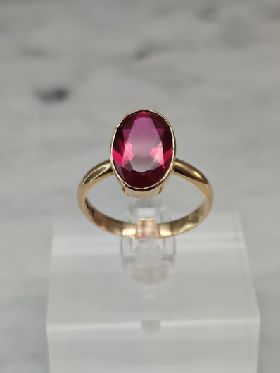 Vintage synthetic spinel gold ring  