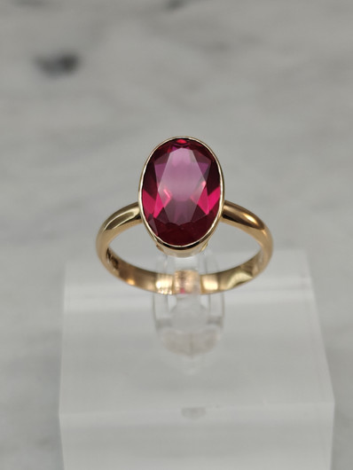 Vintage synthetic spinel gold ring  