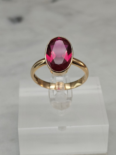 Vintage synthetic spinel gold ring  
