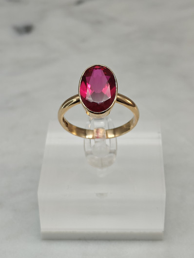 Vintage synthetic spinel gold ring  