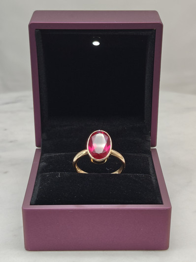 Vintage synthetic spinel gold ring  