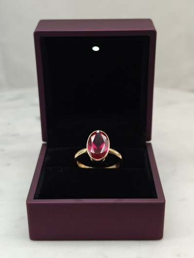 Vintage synthetic spinel gold ring  