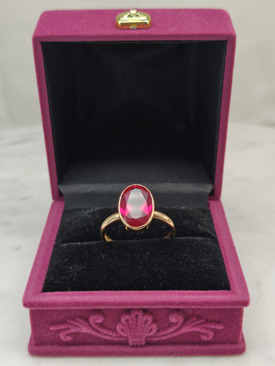 Vintage synthetic spinel gold ring  