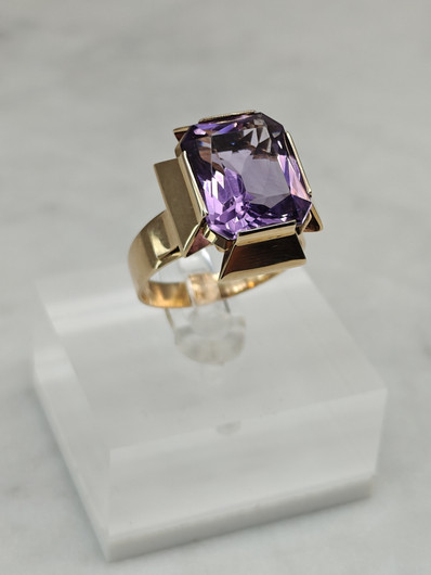 Vintage Amethyst gold ring 