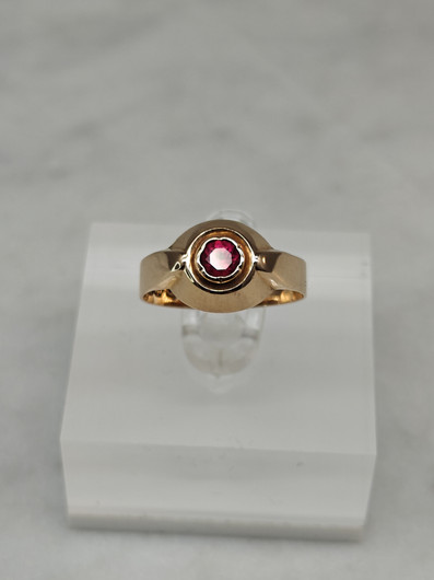 Vintage synthetic Ruby gold ring  
