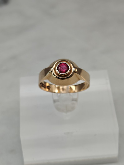 Vintage synthetic Ruby gold ring  