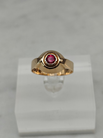 Vintage synthetic Ruby gold ring  