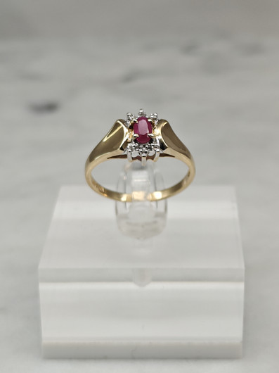 Vintage ruby gold ring with diamonds 