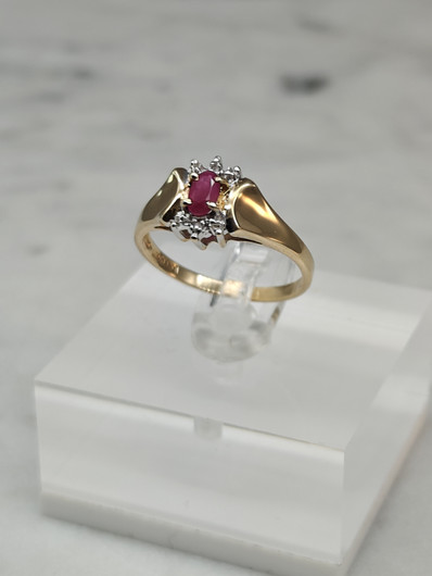 Vintage ruby gold ring with diamonds 