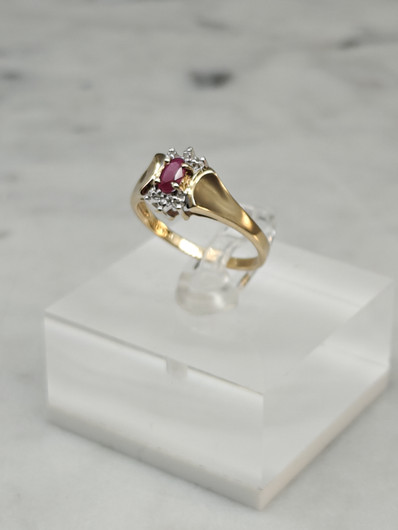 Vintage ruby gold ring with diamonds 
