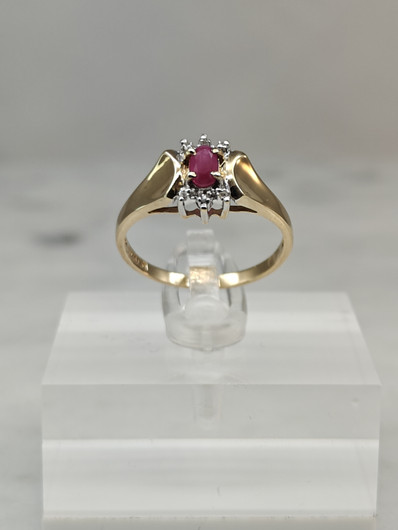 Vintage ruby gold ring with diamonds 