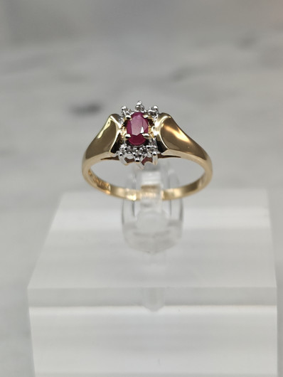 Vintage ruby gold ring with diamonds 