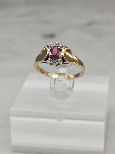 Vintage ruby gold ring with diamonds 