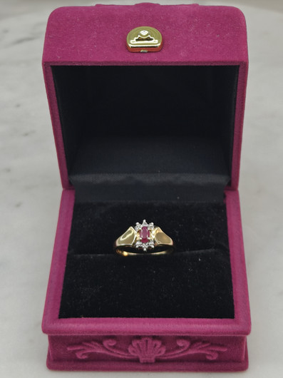 Vintage ruby gold ring with diamonds 