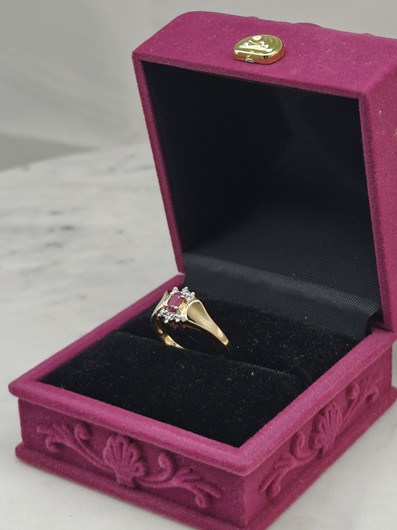 Vintage ruby gold ring with diamonds 