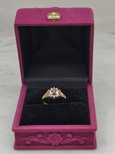 Vintage ruby gold ring with diamonds 