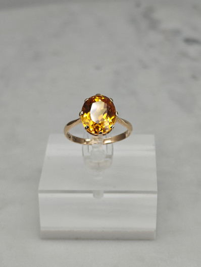 Vintage synthetic sapphire gold ring  