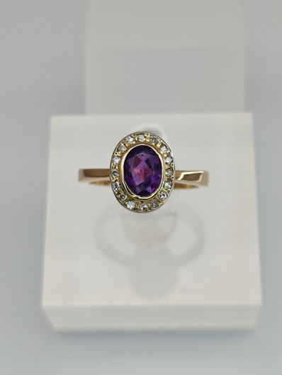 Vintage Amethyst gold ring with diamonds 