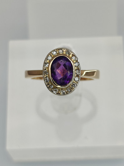 Vintage Amethyst gold ring with diamonds 