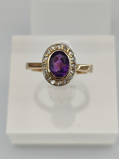 Vintage Amethyst gold ring with diamonds 