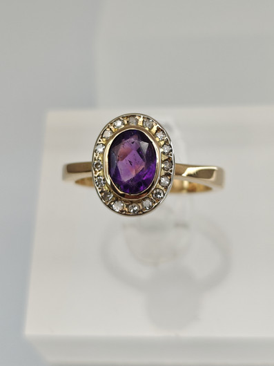 Vintage Amethyst gold ring with diamonds 