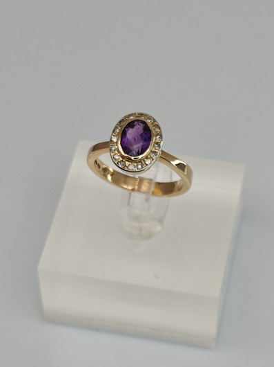 Vintage Amethyst gold ring with diamonds 