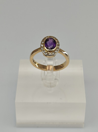 Vintage Amethyst gold ring with diamonds 